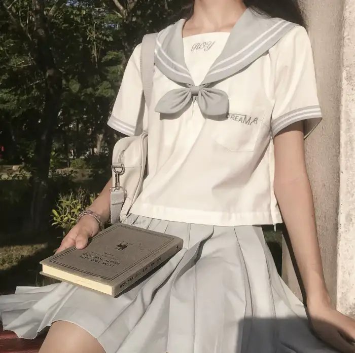 战栗幽灵 封面
